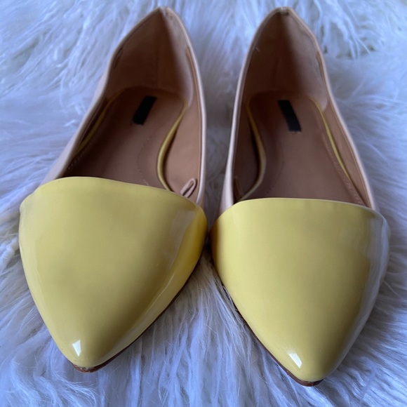 SOLD! Zara Flats - Picture 5 of 9